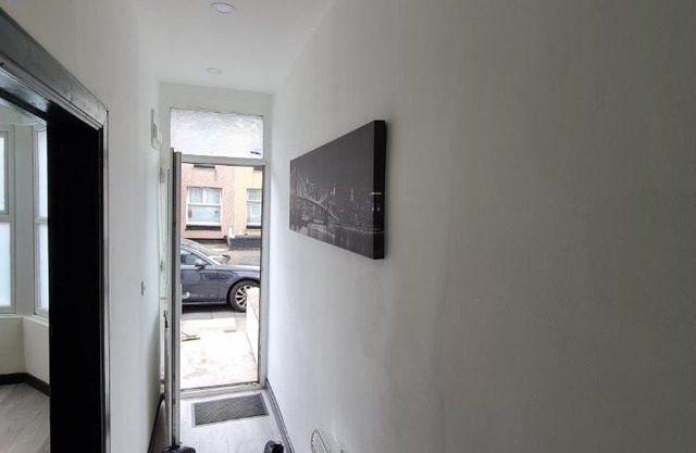 Amaz 4bd with 3 bt in bootle