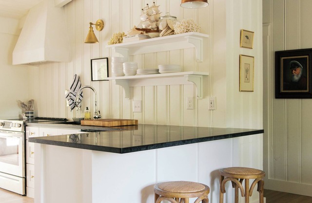 Amazing 3-bedroom cottage. 5 Min-walk to beach. Beach side of Oak Island Drive