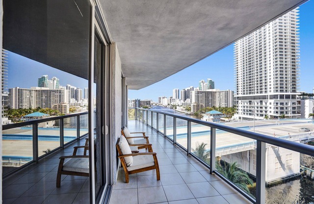 AMAZING 3BD CONDO BEACHWALK RESORT