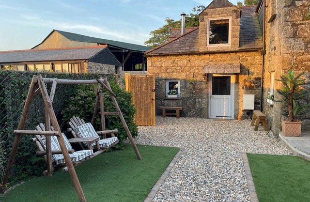 “Amazing!“ 5* pet-friendly cottage, Luxury hot tub. Sleeps 8. Fantastic location