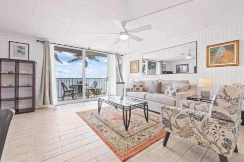 Amazing 7th floor Beachfront Condo