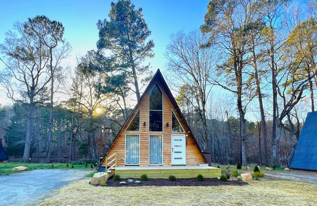 Amazing A-Frame cabin, luxury amenities. Weekly-monthly rental starts Sept 1.