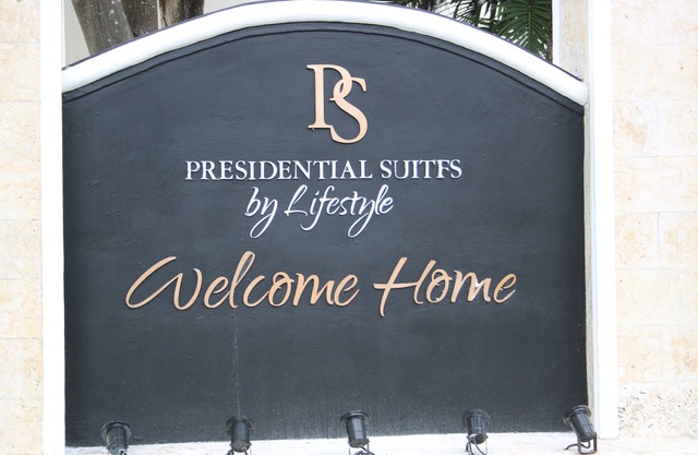 Amazing All-Inclusive 2-bedroom for up to 6 with a Pool. 5-minute walk to beach!