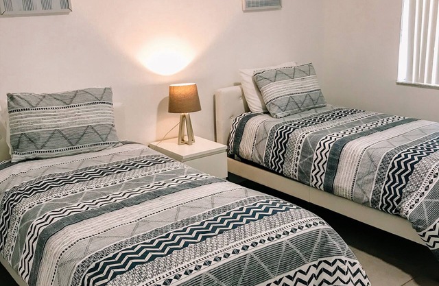 Amazing Apartment in Shamrock Kendall with Free Parking!