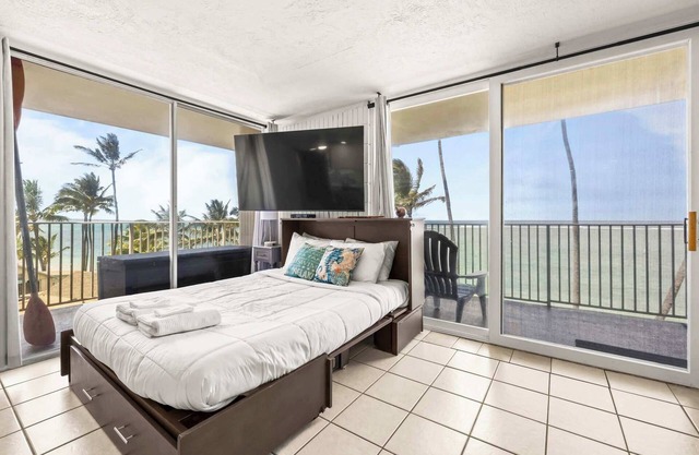 Amazing Beachfront Condo w/AC