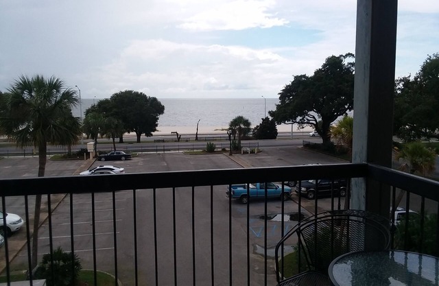 Amazing Beachview Close to Downtown Entertainment