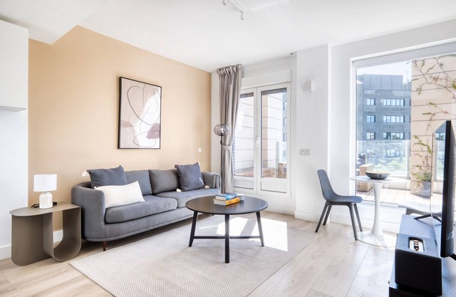 Amazing El Viso 1BR Penthouse with terrace, by Blueground