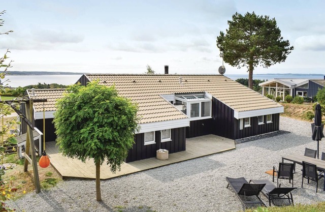 Amazing home in Ebeltoft with sauna