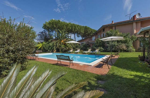 Amazing house with beautiful views and spacious heated pool