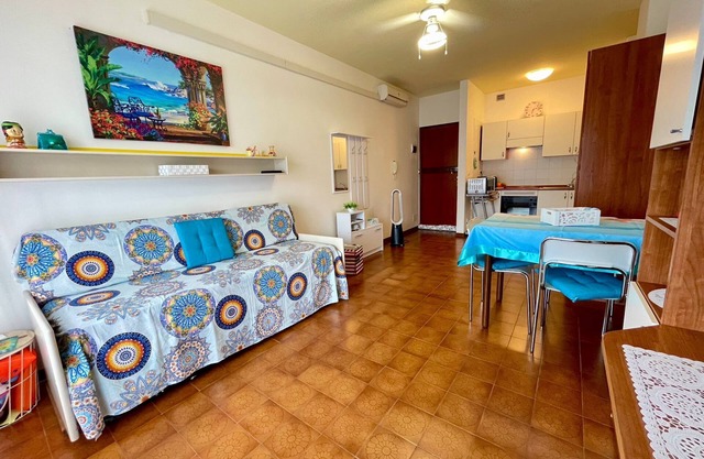 Amazing flat just 350m from the sea