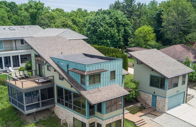 Amazing Lake Views, Beach Access, Hot Tub, Fire Pit, Screened Porch & Game Room