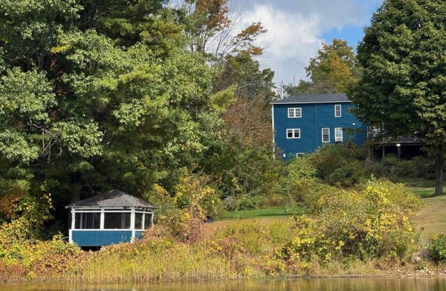 Amazing Lakefront Apartment
