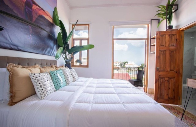 AMAZING Location with Pool and Rooftop A13