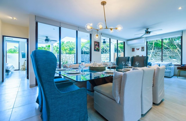 Amazing Oceanfront 4 Bedroom with Beach Access, Full Service, Heated Pool