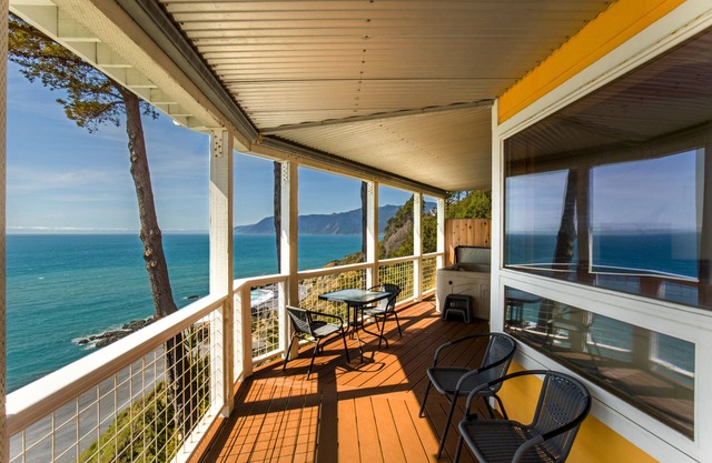 Amazing Oceanview! by OceanviewHotTubs Tesla Charging Oceanfront! Shelter Cove