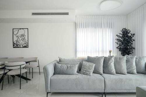 Amazing penthouse in the heart of Horev center BY MadrigalRentals