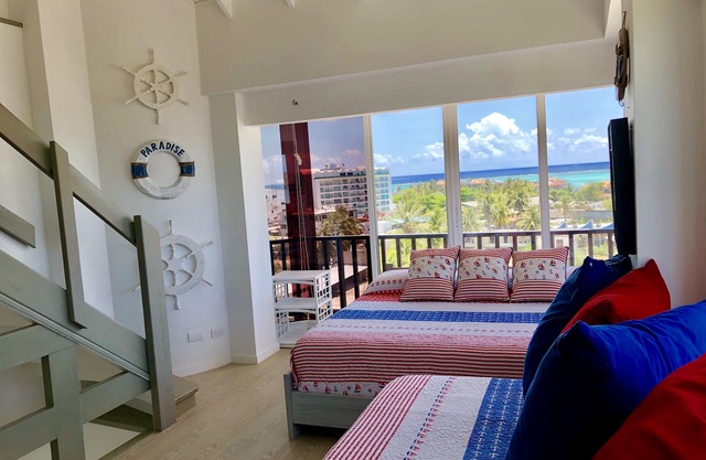 Amazing Penthouse just a few steps from the beach !