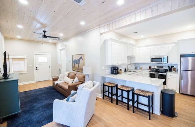 Amazing Property, Brand New, Coffee Bar, Walkable