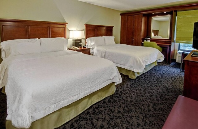 Amazing Queen Rm to Stay w/ Modern Amenities