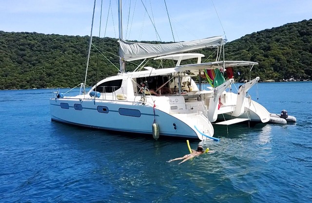 Amazing Sailboat Vacation! All-Inclusive Catamaran Charter Roatan