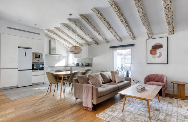 Amazing Salamanca 3BR Penthouse, by Blueground