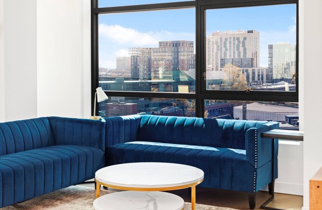 Amazing spacious city view 2bed 2 bath unit fenway