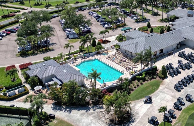 Amazing Sunsets-Golf Country Club-Pickleball-Pools-Restaurant-Bar and more