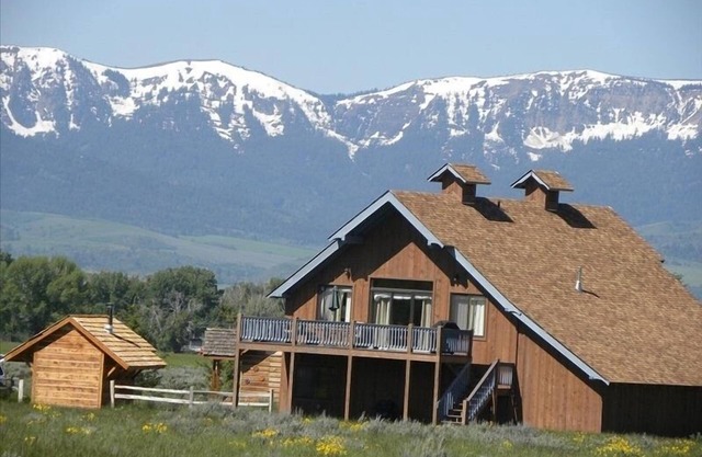 Amazing Teton Views near Yellowstone and GTNP. Hot Tub, Office, Sauna.