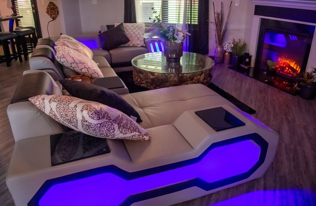 Amazing theater, jacuzzi, pool table, “come stay”