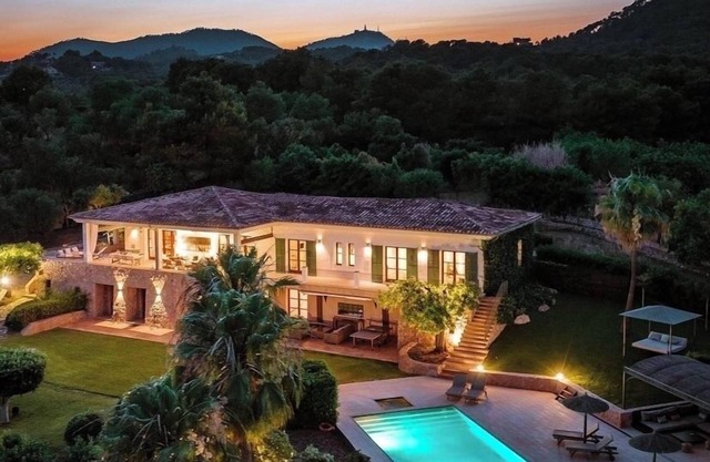 Amazing topluxus villa,seaview,next to golf course, private pool, hot tub, grill