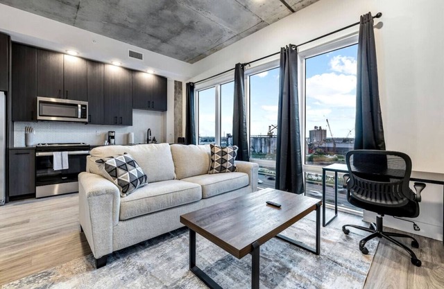 Amazing view | Channelside | Mins to DT!