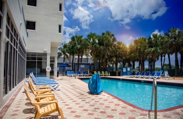 Amazing View! Near Ocean Drive & Convention Center! 2 Modish Units