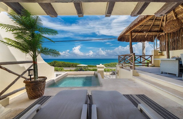 Amazing Views 3 BR Ocean Front w/Pool.