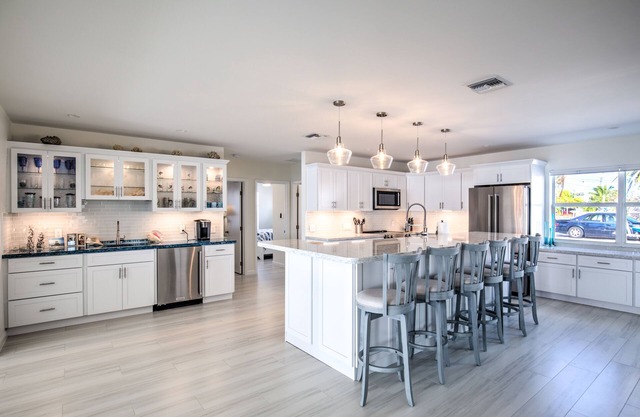 Amazing Views! Dockage on the open water! Brand New 4 Bedrooms, Cabana Club!