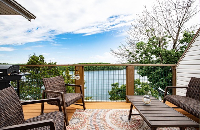 Amazing Views from Balcony, Loft & Gated Pool