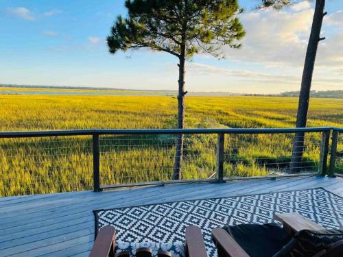 Amazing views! Hot tub! 5 beds! Walk to beach!