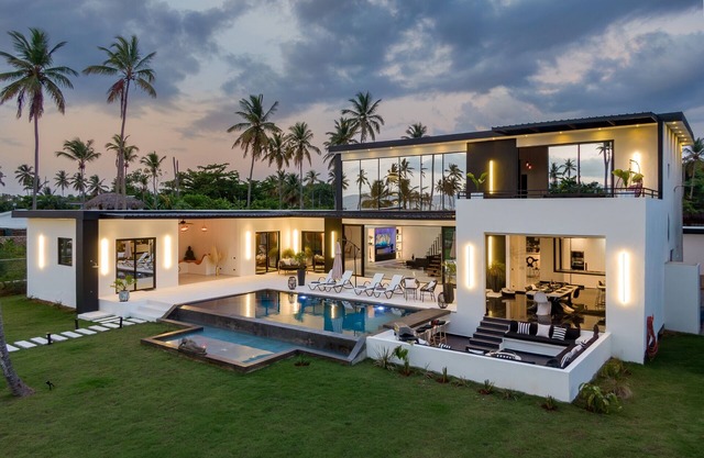 Amazing Villa with the exceptional sea view. n1mn walk Playa Aserradero