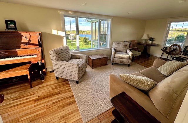 Amazing Water View. Great for Your Family Vacation , near Cavendish !