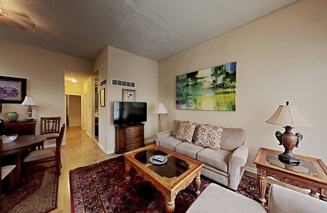 Amazon Alexa enabled apartment one Block from Lafayette Park