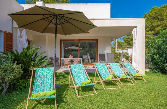 AMEDART - Beautiful house with private garden located near a breath-taking little beach Fr