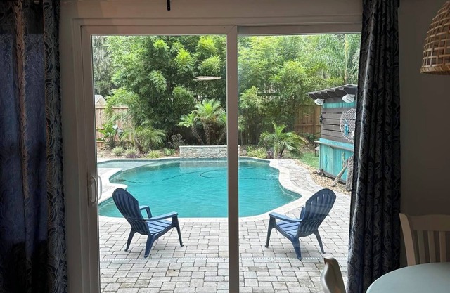 Amelia Island Beach Cottage 3BR/2BA w/private pool and hot tub, spacious parking