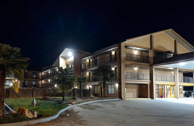 American Inn & Suites