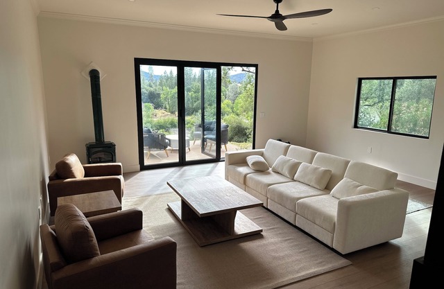 American River Front Home, remodeled 2 bd home with bonus room can sleep up to 6