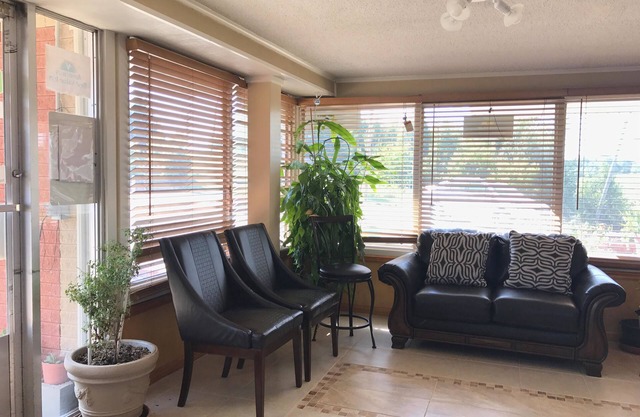 Americas Best Value Inn & Suites Macon at Sunset Dr