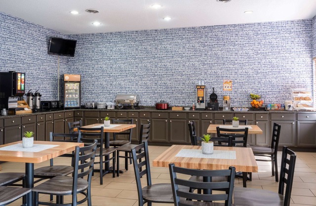 AmericInn by Wyndham Cedar Rapids North