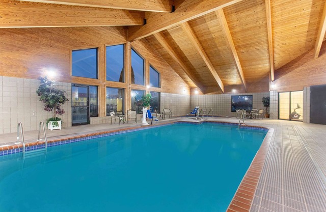 AmericInn by Wyndham New London