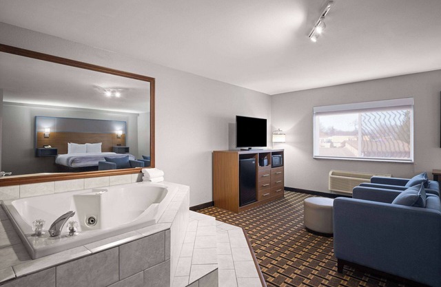 AmericInn by Wyndham Woodstock IL