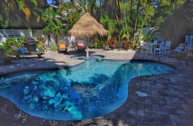 AMI Ohana Beach Resort C with fabulous salt pool!