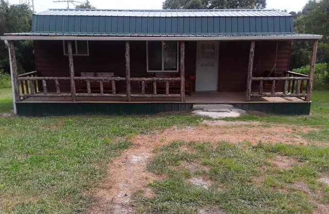 Amish built, lofted cabin located on a working Buffalo Farm near Buffalo River
