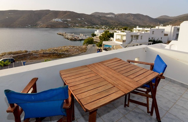 Amorgos Sunset, sea view studio next to the beach